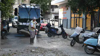 Kuşadası sokaklarında bahar temizliği: Ekipler sahaya indi