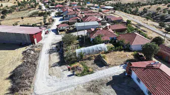 Selendi’nin Gölbaşı Mahallesi’nde çamurlu günler tarih oluyor: İlk kez parke taşıyla tanıştılar
