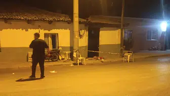 Salihli'de evde dehşet anları: Bıçaklı saldırıda kızının durumu kritik