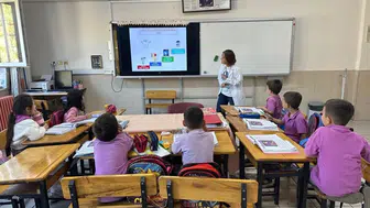Nazilli’de sağlıklı gülüşler için okul sıralarına uzman eli değdi