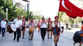 Salihli’de Yörük rüzgarı: 9. Keşkek ve Cirit Şenliği’nde gelenekler yaşatıldı