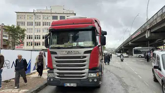 Uşak’ta yürek yakan kaza: Yolun karşısına geçmek isterken tırın altında kaldı