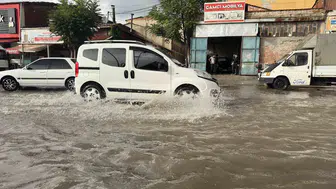 Uşak’ta akşam kabusu: Sağanak ve dolu trafiği kilitledi