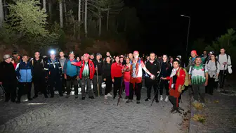 Spil Dağı’nda zirve keyfi: Manisalılar gün doğumuna yürüdü