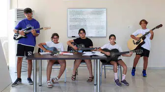 Efeler'de notalar hayat buluyor: Müzik akademisi kapılarını açıyor