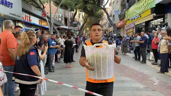 Alaşehir’de hasat heyecanı: Üzüm üreticileri hem sahada hem meydanda ter döktü