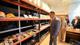 Muğla’da hastanede şefkat köprüsü: İhtiyaç sahibi minikler için özel mağaza açıldı