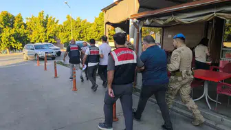 İzmir merkezli FETÖ operasyonu: Örgütün para trafiğine ağır darbe