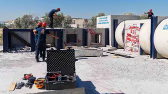 İzmir İtfaiyesi afetlere karşı vites yükseltti: 110 kişilik uzman ekip sahaya iniyor