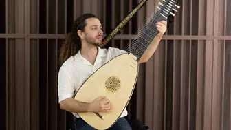 Saraylardan gelen kadim tını: 400 yıllık teorbo İzmir sahnesinde yeniden doğuyor