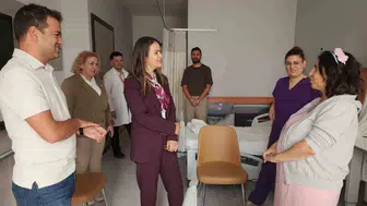 Aydın Şehir Hastanesi’nde şefkatli denetim: Başhekimden servise moral ziyareti