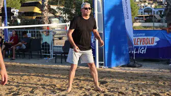 Bodrum’un plajlarında voleybol rüzgarı: 16 takım şampiyonluk için ter döküyor