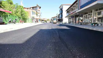 Selendi'de ulaşım engelleri bir bir kalkıyor: Atatürk Caddesi yeni yüzüne kavuşuyor