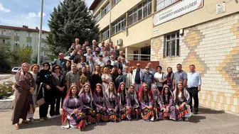 Mezuniyetin üzerinden 40 yıl geçti: O okul bahçesinde zaman durdu