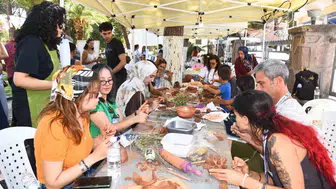 Menemen'de sanat denizin derinliklerine iniyor: Çömlekler canlılar için yuva olacak