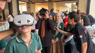 Karşıyaka’da geleceğin kaşifleri sahnede: Bilim ve sanat aynı çatı altında buluştu