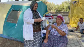Sağlık hizmeti bağlara kadar geldi: Mevsimlik işçilere yerinde tarama
