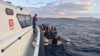 Aliağa açıklarında gece operasyonu: Denizdeki kaçak göçmenlere geçit yok