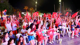 Bodrum’da voleybol zaferi: Filenin Sultanları’na dev ekranlı kutlama