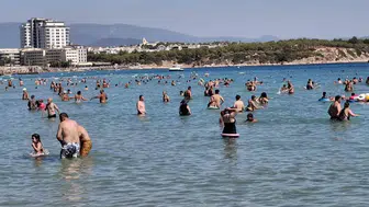 Didim'de takvimler eylülü gösterse de yaz bitmek bilmiyor