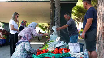 Hacıömerli'de toprağın bereketi tezgahlara taşındı: Doğal ürünlerin yeni adresi