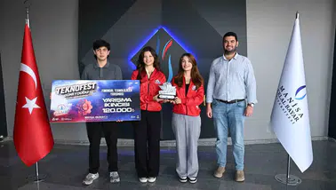 MCBÜ’lü gençlerden TEKNOFEST’te çifte gurur: Hem finans hem edebiyat ödülü
