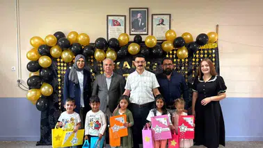 Emirdağ’da karne günü coşkusu: Minik öğrencilerin tatil heyecanına protokol ortak oldu