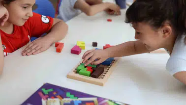 Aydın'da yaz tatili zeka oyunlarıyla şenleniyor: Minikler strateji geliştiriyor