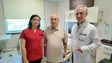Ayak ağrısıyla gitti, şah damarındaki hayati tehlikeyi uyanık ameliyatla atlattı