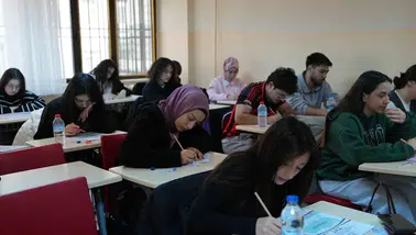 Denizli’de Eğitimde Fırsat Eşitliği: Ücretsiz Kurslardan Üniversiteye Uzanan Başarı Köprüsü