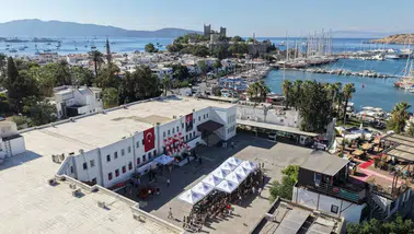 Bodrum’da ders zili heyecanı: Minikler okul yolunda