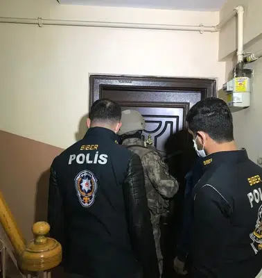 Aydın'da siber suç operasyonu: Müstehcenlik suçlamasıyla 2 kişi parmaklıklar ardında