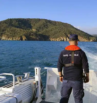 Ege'de kaçak geçişe Sahil Güvenlik darbesi: 35 kişi yakalandı