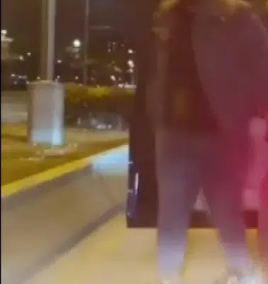 İzmir trafiğinde dehşet anları: Bebekli ailenin yolunu kesip tehditler savurdular