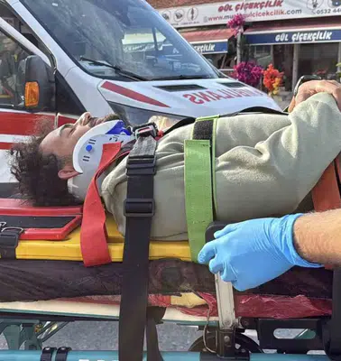 Menteşe’de cadde ortasında kaza: Motosikletli sürücü hastaneye kaldırıldı