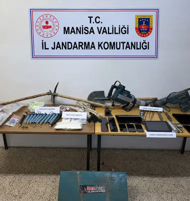 Manisa'da define avcılarına jandarma baskını: Patlayıcılarla yakalandılar