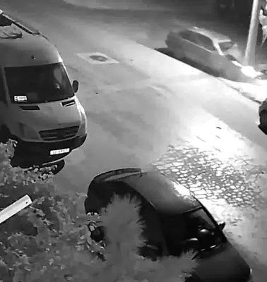 Bolvadin'de gece yarısı dehşeti: Kontrolden çıkan araç direğe böyle çarptı
