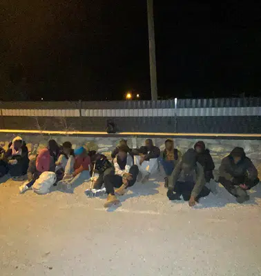 Urla sahilinde gece operasyonu: Radara yakalanan 16 kaçak göçmen gözaltına alındı