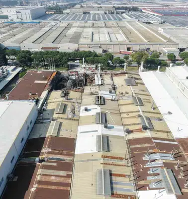 Manisa'da sanayi bölgesinde korkutan gece: İnci Akü fabrikasında hasar dronla görüntülendi