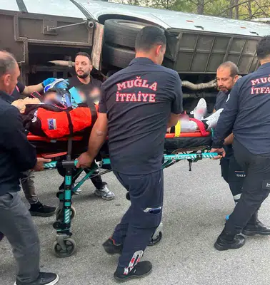 Marmaris yolunda can pazarı: Personel servisi devrildi