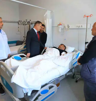 Muhtarlar Günü’nde acı kaza: Vali Akbıyık’tan yaralı muhtara ziyaret