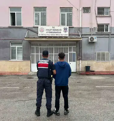 Afyonkarahisar jandarmasından suçlulara geçit yok: 40 gözaltı