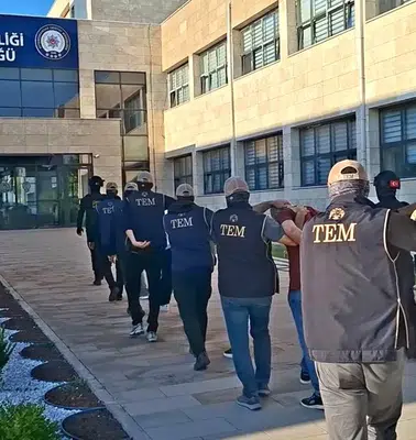 Afyonkarahisar'da terör örgütüne şafak baskını: 7 şüpheli kıskıvrak yakalandı