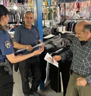 Selendi pazarında emniyetten kritik uyarı: Dolandırıcılara karşı tetikte olun