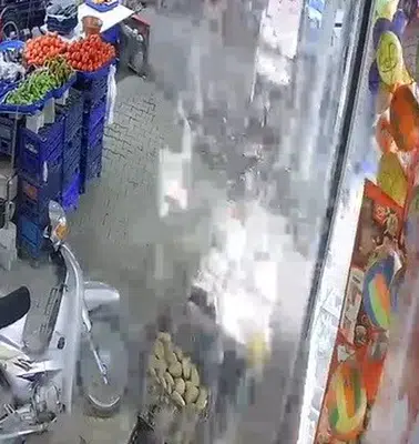 Manisa'da market önünde korkutan patlama: Silah sanıldı ama sirke şişesi çıktı
