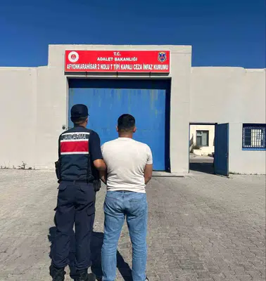 10 yıl hapis cezasıyla aranıyordu: Jandarma operasyonuyla yakayı ele verdi