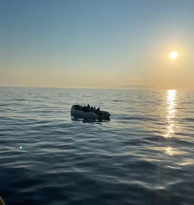 Ege'de umut yolculuğuna Sahil Güvenlik engeli: 20 kişi kıskıvrak yakalandı