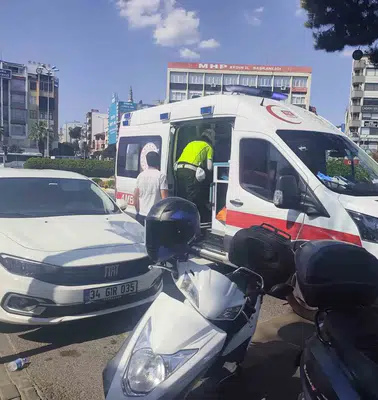 Efeler'de korkutan kaza: Sıkıştırılan motosikletli metrelerce sürüklendi