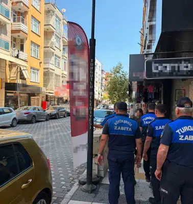 Turgutlu'da kaldırım işgaline geçit yok: Ortak operasyonla denetim yapıldı