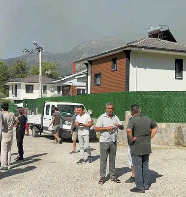Fethiye Üzümlü'de alevler pes etmiyor: Yerleşim yerleri için tahliye kararı